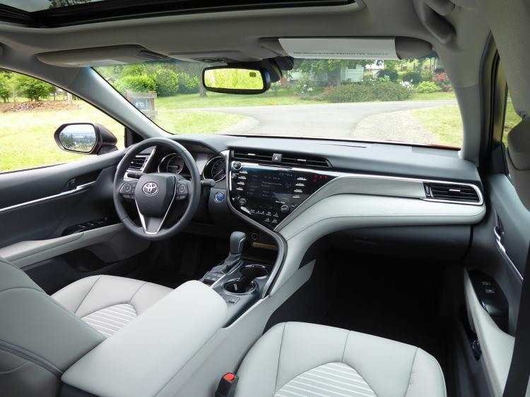 2018 Toyota Camry Se Hybrid Interior