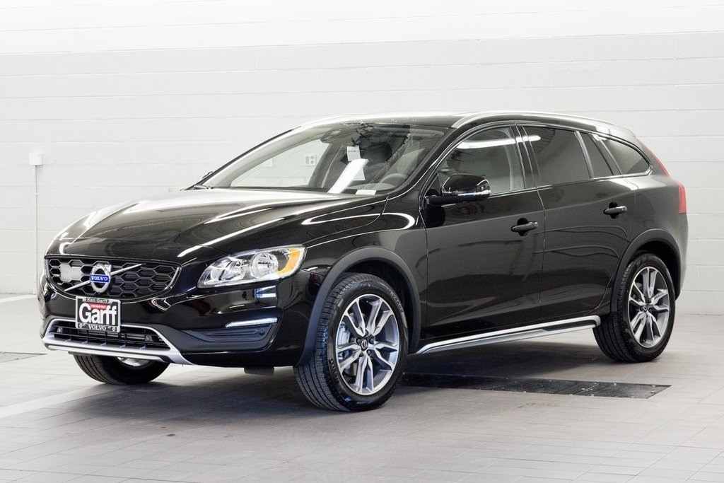 The 2018 Volvo V60 CRoss Country Picture